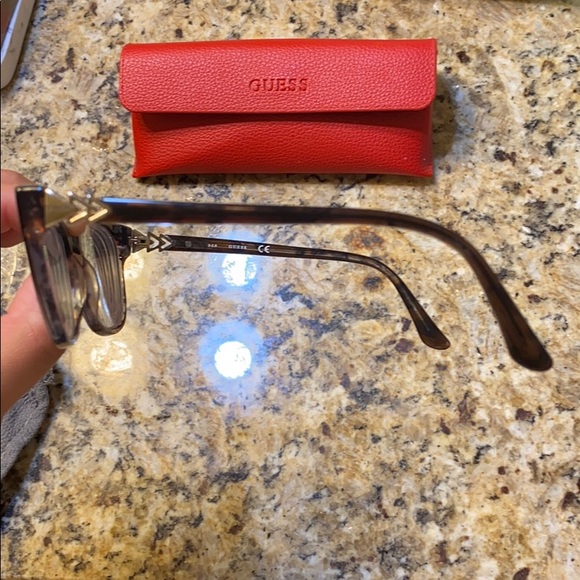 Guess Glasses - Picture 7 of 7